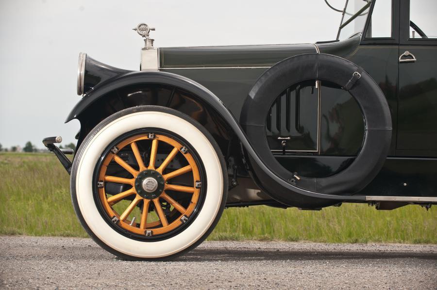  Pierce-Arrow 7-Passenger Sedan 1920 года  (фото 12 из 19)